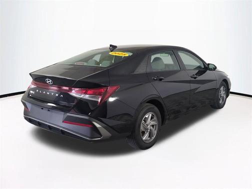 Abyss Black 2025 Hyundai ELANTRA SE