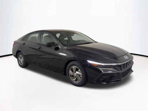 Abyss Black 2025 Hyundai ELANTRA SE