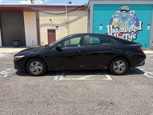 Abyss Black 2025 Hyundai ELANTRA SE