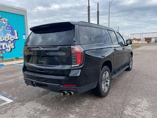2025 Chevrolet Suburban 4WD Z71