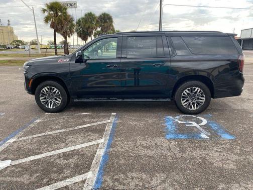 2025 Chevrolet Suburban 4WD Z71