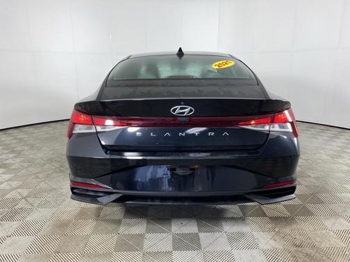 2021 Hyundai ELANTRA SE
