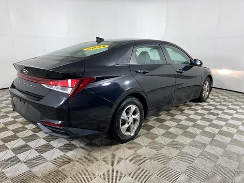 2021 Hyundai ELANTRA SE