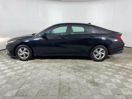 2021 Hyundai ELANTRA SE