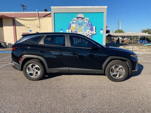 2022 Hyundai TUCSON SE