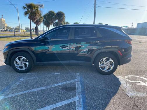 2022 Hyundai TUCSON SE