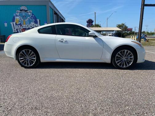 2011 INFINITI G37x Base