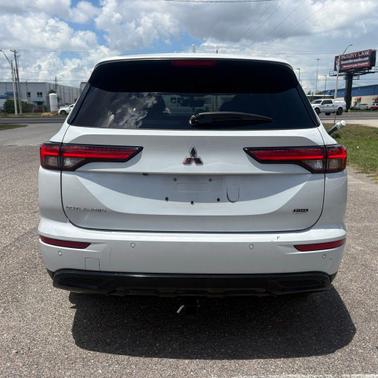 White Diamond 2022 Mitsubishi Outlander SE