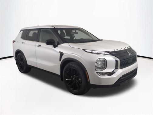 White Diamond 2022 Mitsubishi Outlander SE