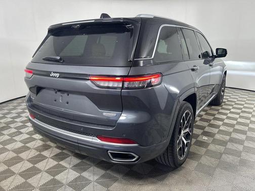 2022 Jeep Grand Cherokee Summit