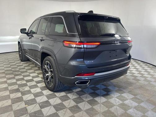 2022 Jeep Grand Cherokee Summit