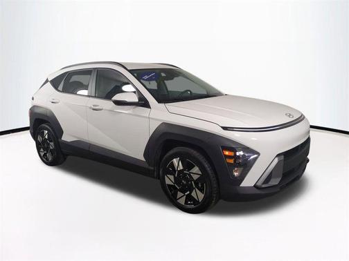 Atlas White 2025 Hyundai KONA SEL