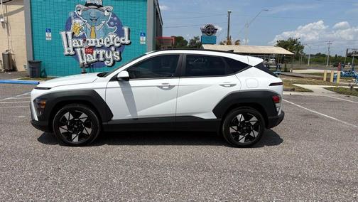 Atlas White 2025 Hyundai KONA SEL