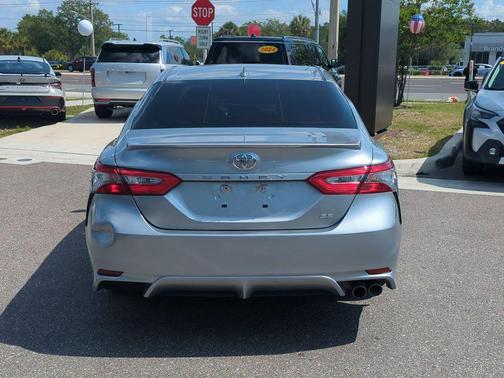 Celestial Silver Metallic 2019 Toyota Camry SE