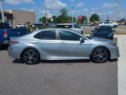 Celestial Silver Metallic 2019 Toyota Camry SE