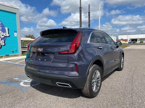 2024 Cadillac XT4 Premium Luxury