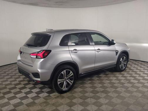 Alloy Silver Metallic 2024 Mitsubishi Outlander Sport 2.0 ES