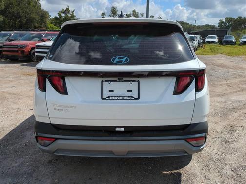 2025 Hyundai TUCSON SE