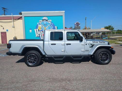 Silver Zynith Clearcoat 2022 Jeep Gladiator Overland