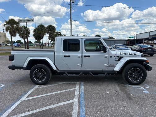 Silver Zynith Clearcoat 2022 Jeep Gladiator Overland