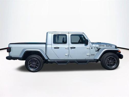 Silver Zynith Clearcoat 2022 Jeep Gladiator Overland