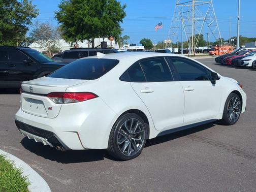 Blizzard Pearl 2021 Toyota Corolla SE