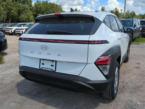 2026 Hyundai KONA SE