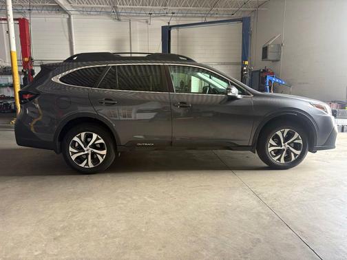 Gray Metallic 2021 Subaru Outback Limited