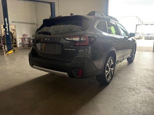 Gray Metallic 2021 Subaru Outback Limited