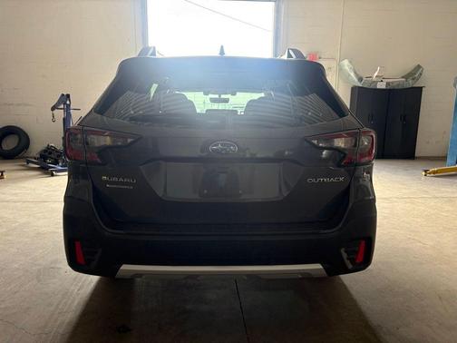 Gray Metallic 2021 Subaru Outback Limited