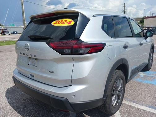 Brilliant Silver Metallic 2024 Nissan Rogue S