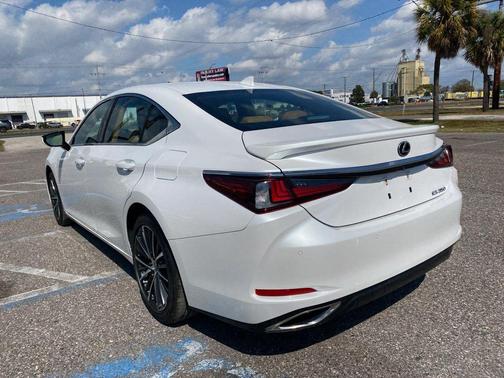 2023 Lexus ES 350 Base