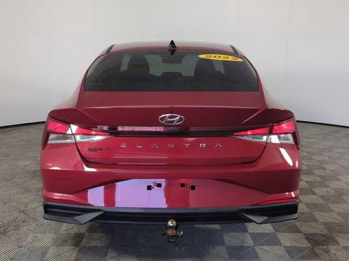 2022 Hyundai ELANTRA SE