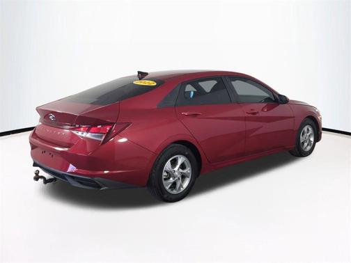 2022 Hyundai ELANTRA SE