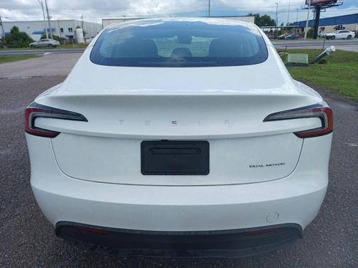 Pearl White Multi-Coat 2024 Tesla Model 3 Long Range