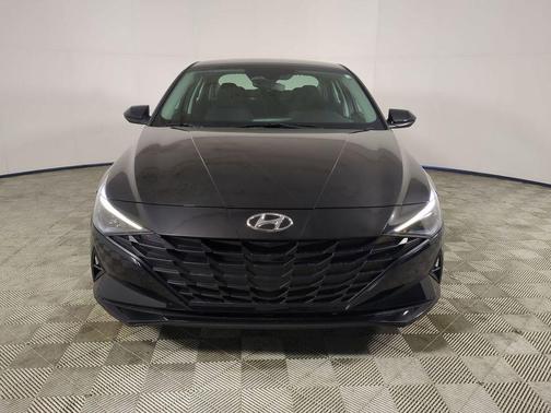 2023 Hyundai ELANTRA SE