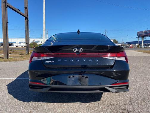 2023 Hyundai ELANTRA SE