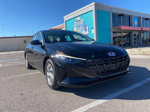 2023 Hyundai ELANTRA SE