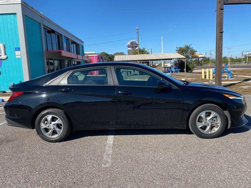 2023 Hyundai ELANTRA SE