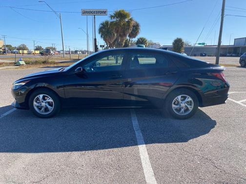 2023 Hyundai ELANTRA SE