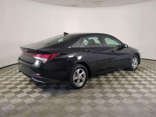 2023 Hyundai ELANTRA SE