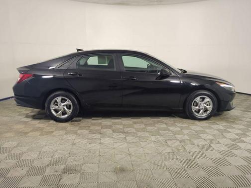 2023 Hyundai ELANTRA SE