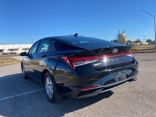 2023 Hyundai ELANTRA SE