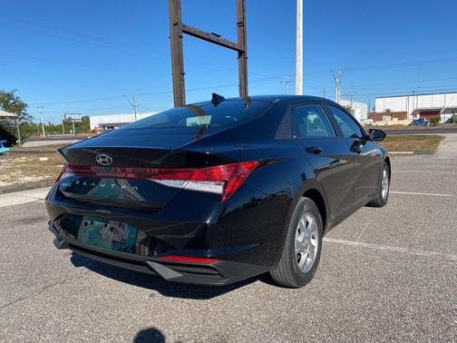 2023 Hyundai ELANTRA SE