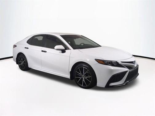 White 2022 Toyota Camry SE
