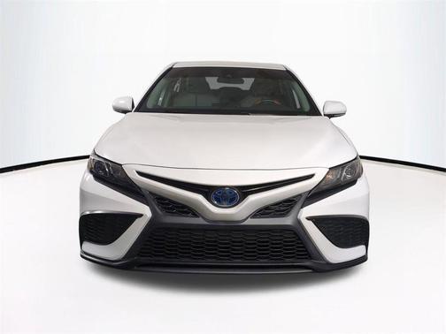 White 2022 Toyota Camry SE