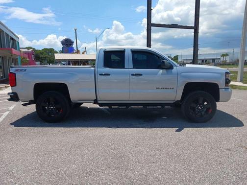 Silver Ice Metallic 2018 Chevrolet Silverado 1500 2LT