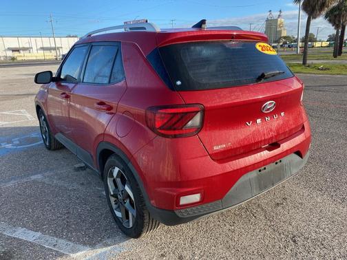 2022 Hyundai VENUE SEL