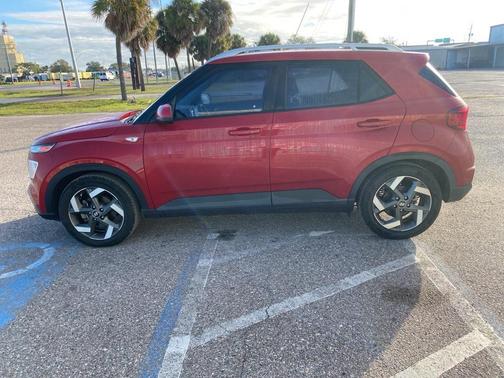 2022 Hyundai VENUE SEL