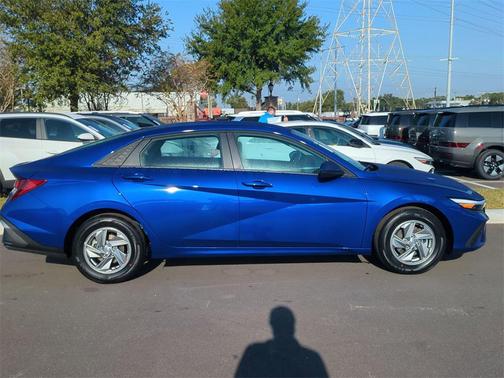 2026 Hyundai ELANTRA SE